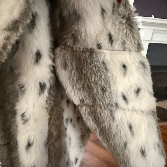 Chic Faux Fur Teddy Jacket - Cream and Brown - Picture 5 of 9